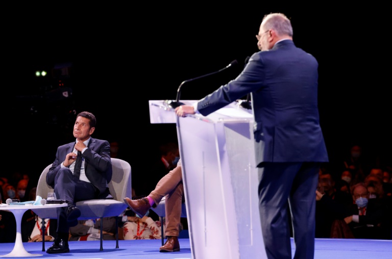 Les maires élisent leur président avant d'être reçus par Macron à l'Elysée