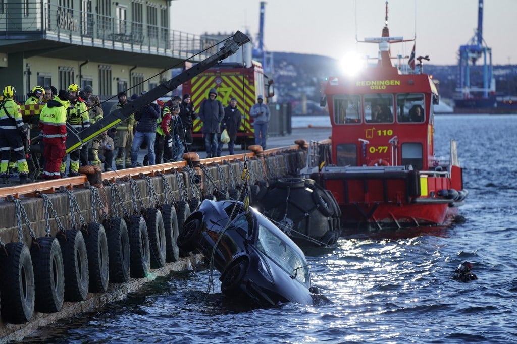 Deux automobilistes secourus par un sauna flottant dans le fjord d'Oslo