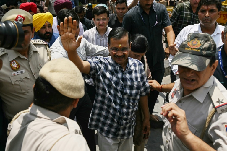 Inde : l'opposant Kejriwal, libéré de prison, appelle le pays à combattre la "dictature"