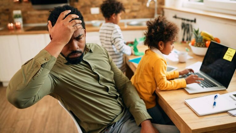 Allocation de rentrée scolaire : en 2025, des milliers de parents perdront cette aide si ce nouveau formulaire de la CAF et MSA n’est pas rempli