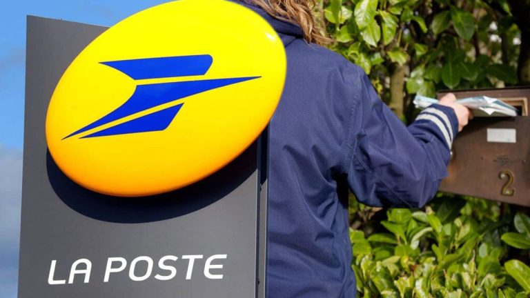 Nouvelle étape pour La Poste : vos colis bientôt envoyés depuis les kiosques grâce au partenariat avec JCDecaux