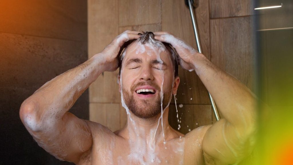 Se doucher le matin ou le soir : ce que vous devez vraiment savoir, selon les experts