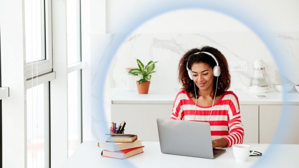 Télétravail : voici les métiers les plus adaptés pour travailler de chez soi en 2025, ils cartonnent à distance