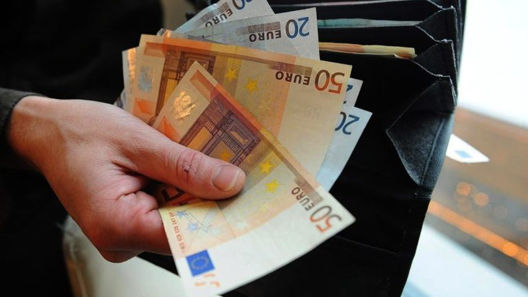 Argent liquide bientôt interdit ? Ce que cache la proposition de Gérald Darmanin