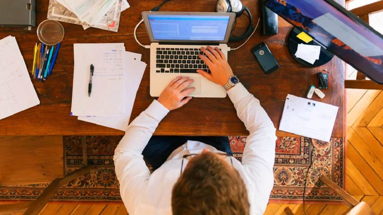 Auto-entrepreneurs : cette réforme de 2026 va alourdir vos charges jusqu’à 600 € par an !