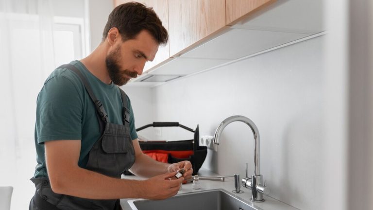 Ce métier sans diplôme paie jusqu’à 3000 € par mois, le job le mieux rémunéré de France... Et il manque de bras !