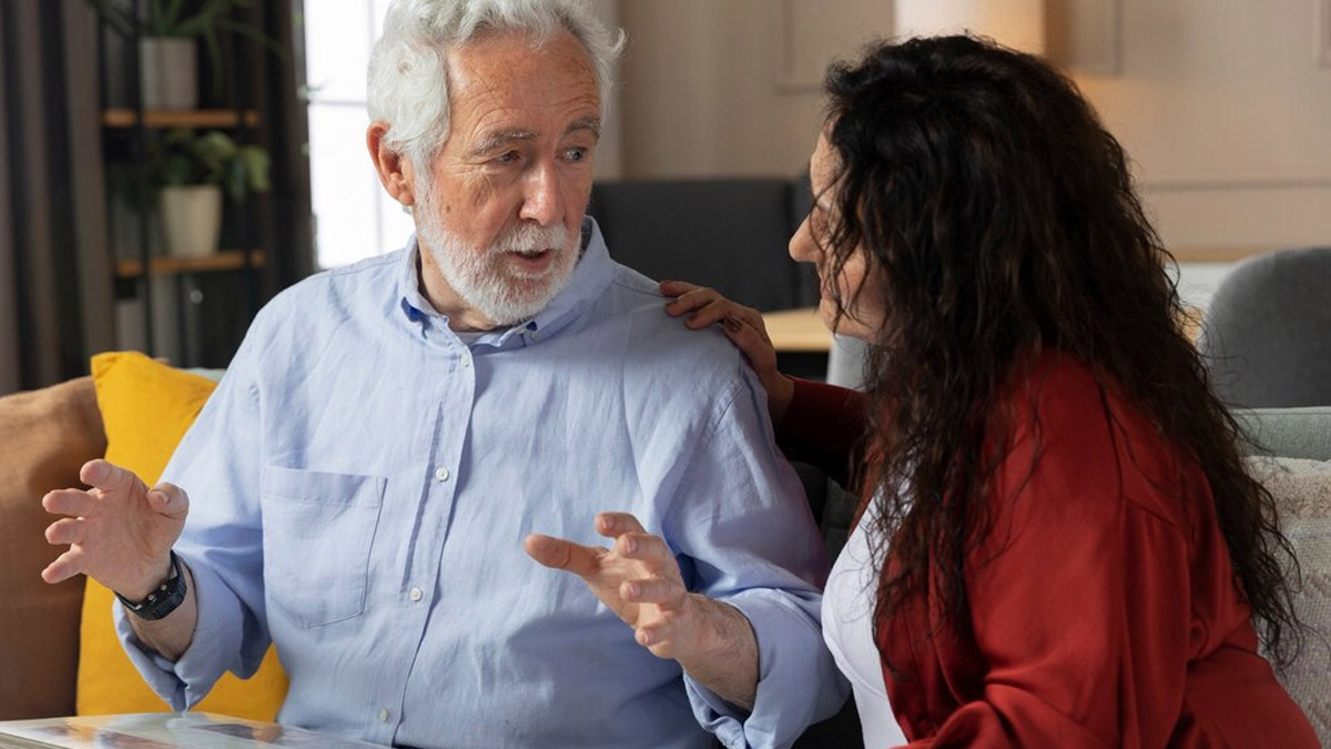 Ces 7 phrases que les personnes âgées répètent… et qui agacent tout le monde sans qu’elles le sachent