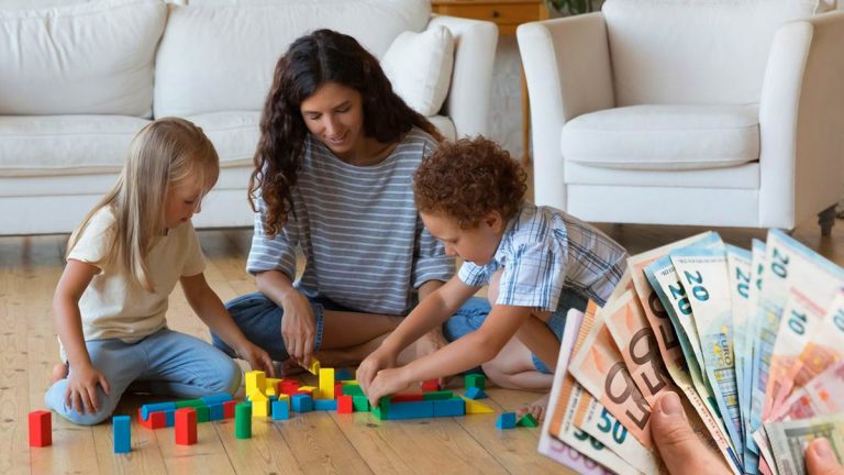Garde d’enfants : comment toucher jusqu’à 1 750 € de crédit d’impôt en 2025 ?