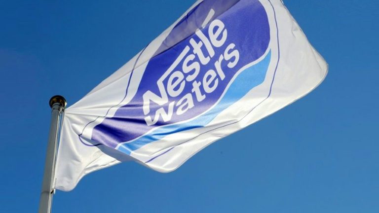 Nestlé Waters sous enquête : le directeur industriel accusé de faux témoignage après contaminations de l’eau Perrier à Vergèze