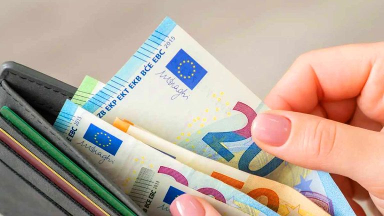 200 000 Français y vont déjà chaque année : ce pays passe enfin à l’euro