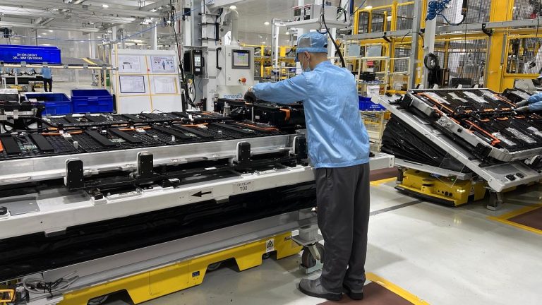 Voitures électriques : la découverte scientifique qui pourrait résoudre leur plus gros problème