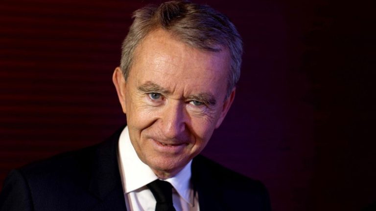 Bernard Arnault visé par un redressement fiscal de 30 millions d’euros : que lui reproche Bercy ?