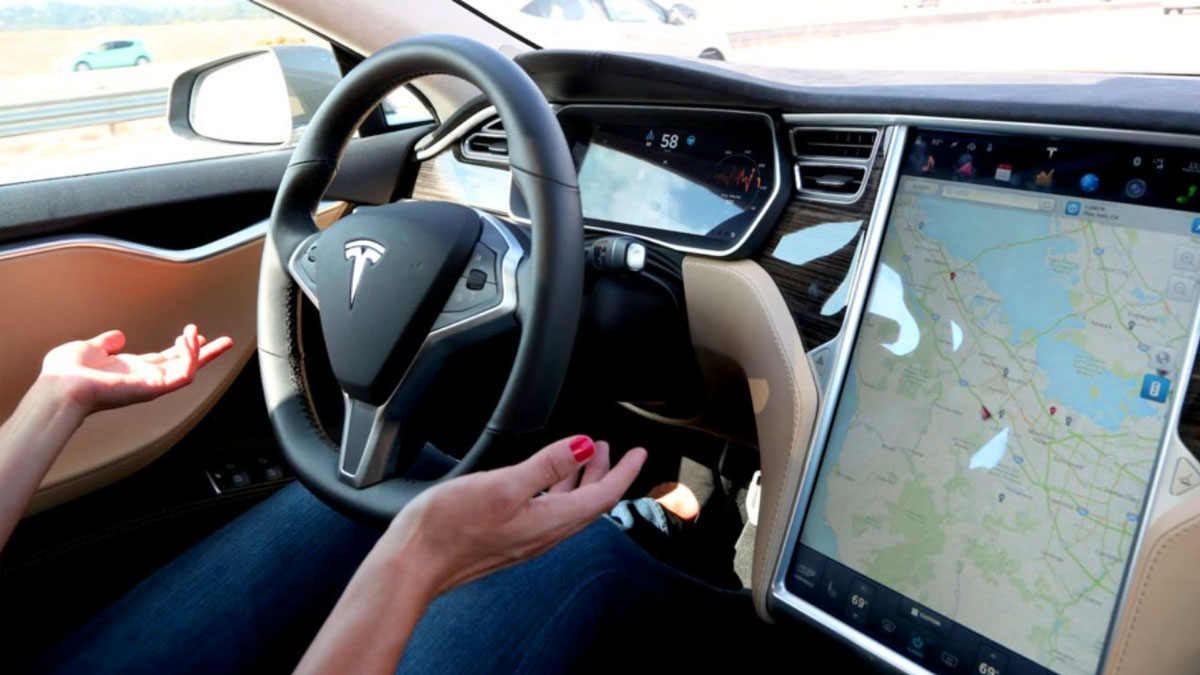 Conduite autonome Tesla inutilisable : un client obtient 10 000 $ de remboursement