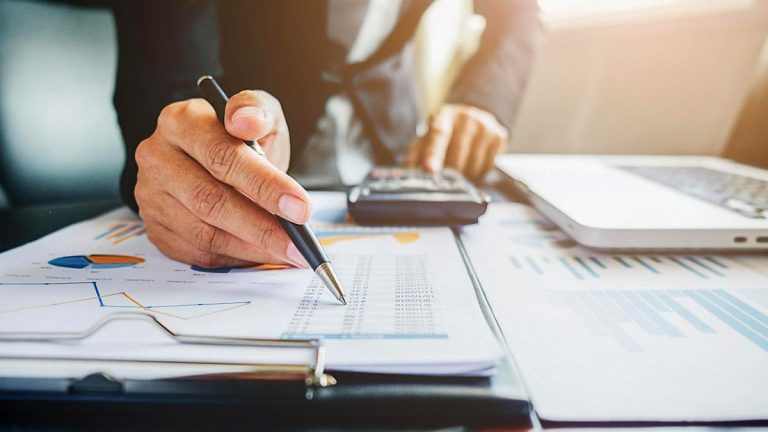 Facturation électronique obligatoire en 2026 : 96 % des PME à la traîne à un an de l’échéance