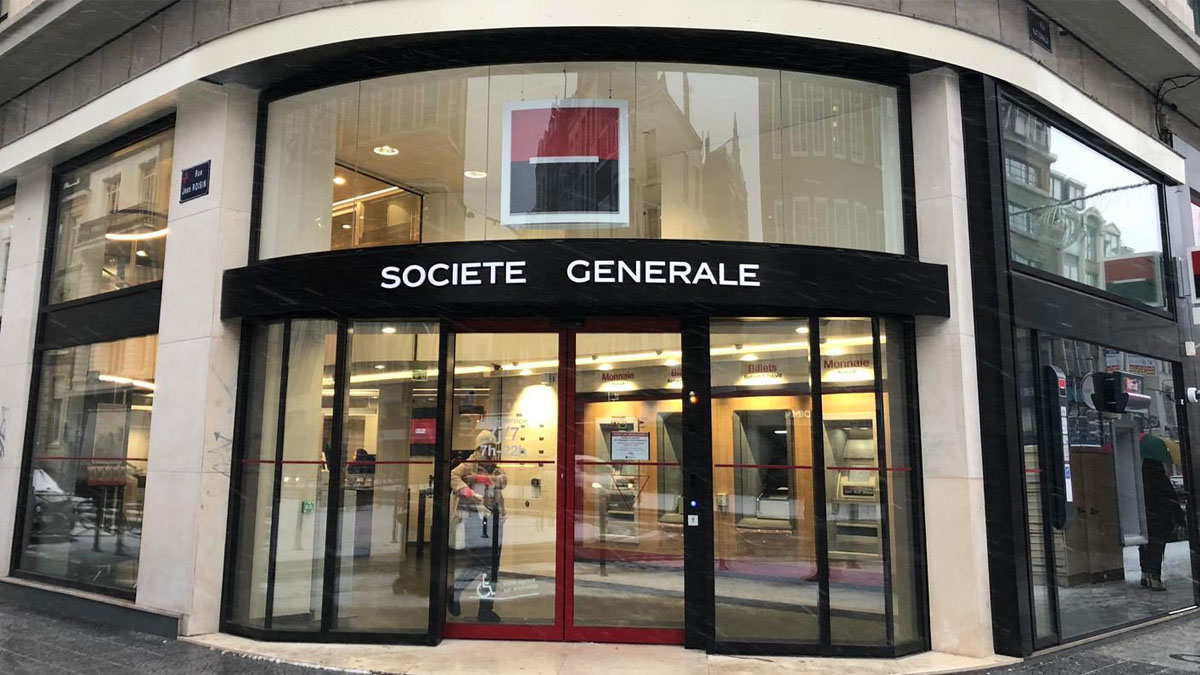 Plans sociaux, fermetures d'agences et télétravail limité : rentrée sous tension dans les banques françaises