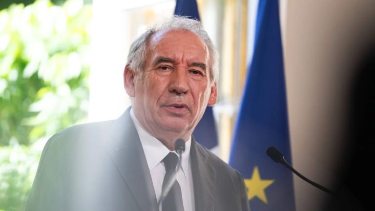 Ramener la dette publique à 110 % du PIB coûterait 110 milliards d’euros et des milliers d’emplois