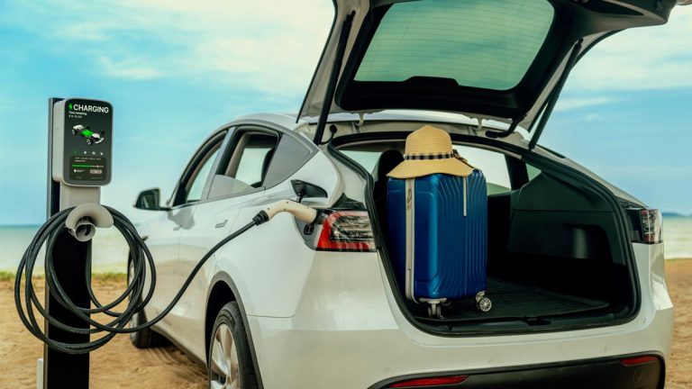 Recharger à 80 % : le bon réflexe pour optimiser vos trajets estivaux en voiture électrique