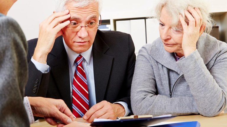 Si ma femme ne touche pas de pension, aurai-je tout de même droit à 4 000 € d’abattement fiscal sur ma retraite ?