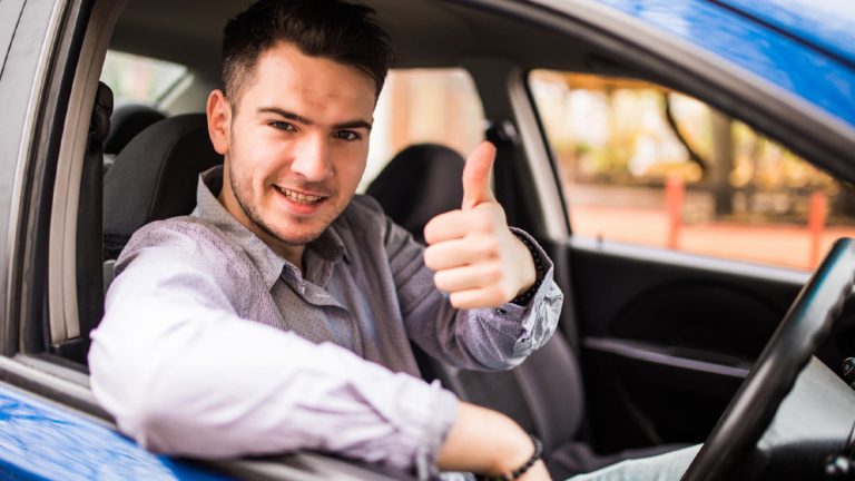 Vous roulez plus de 300 km par mois ? Votre voiture peut vous rapporter 500 € par mois sans changer vos habitudes