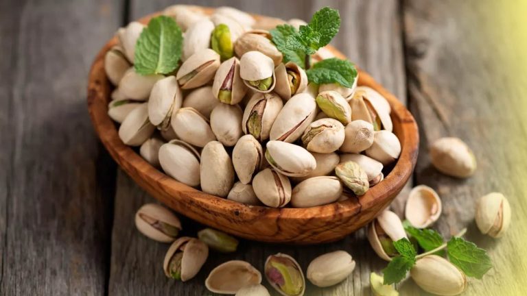 Apéro sain : noix de cajou, pistaches, cacahuètes — les oléagineux, l’alternative santé aux chips ?