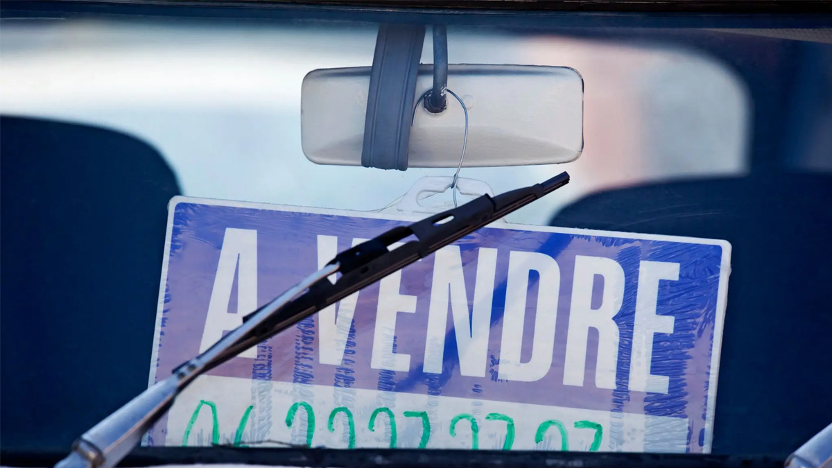Attention, poser une affichette « à vendre » sur votre voiture peut vous coûter cher… et même votre véhicule