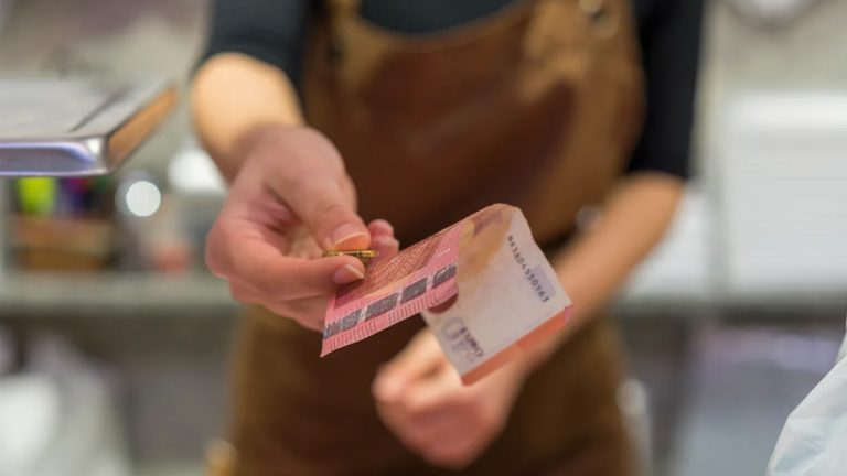 Colis myst\u00e8re Conforama : une surprise d\u00e9co ou \u00e9lectrom\u00e9nager entre 20 et 160 \u20ac jusqu\u2019au lundi ...