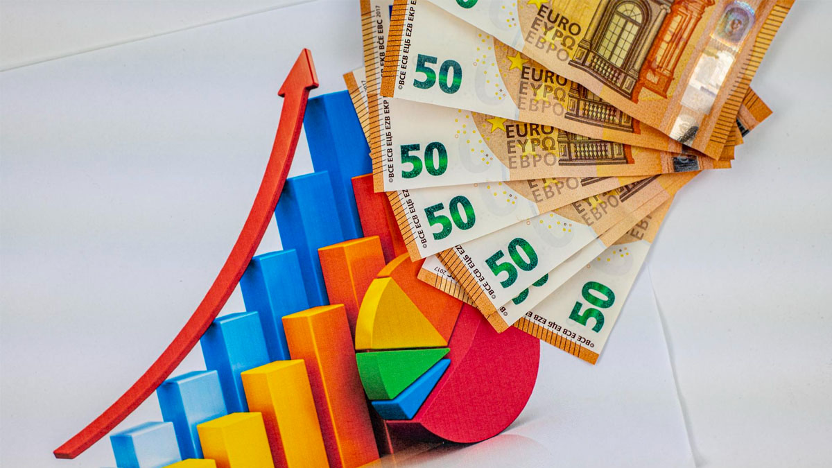 Tarifs bancaires 2025 : des hausses trois fois supérieures à l’inflation, les clients s’inquiètent