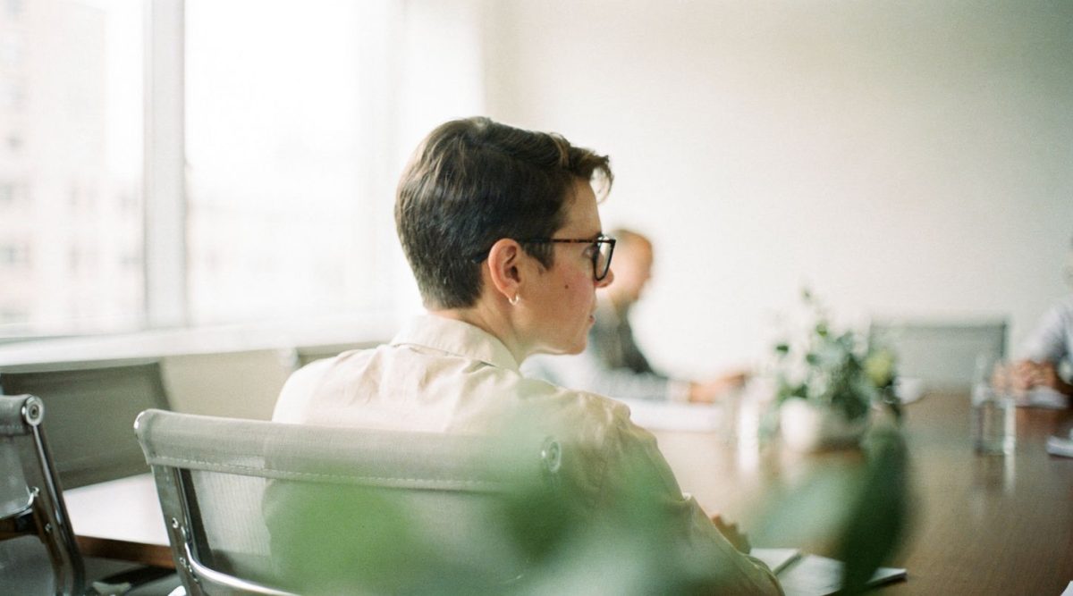 repositionner lunettes parler réunion psychologie